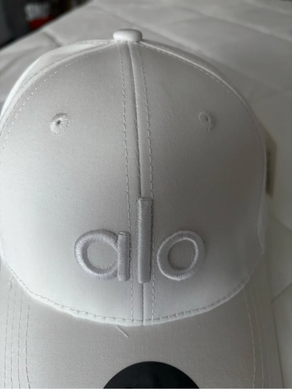 ALO Yoga Women’s white Logo Baseball Cap